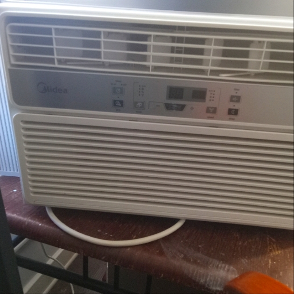 Window unit air conditioner with remote